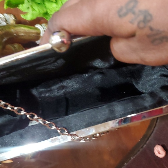 This is a nice beaded clutch just some beads missing on one side ,not notice - Picture 7 of 7